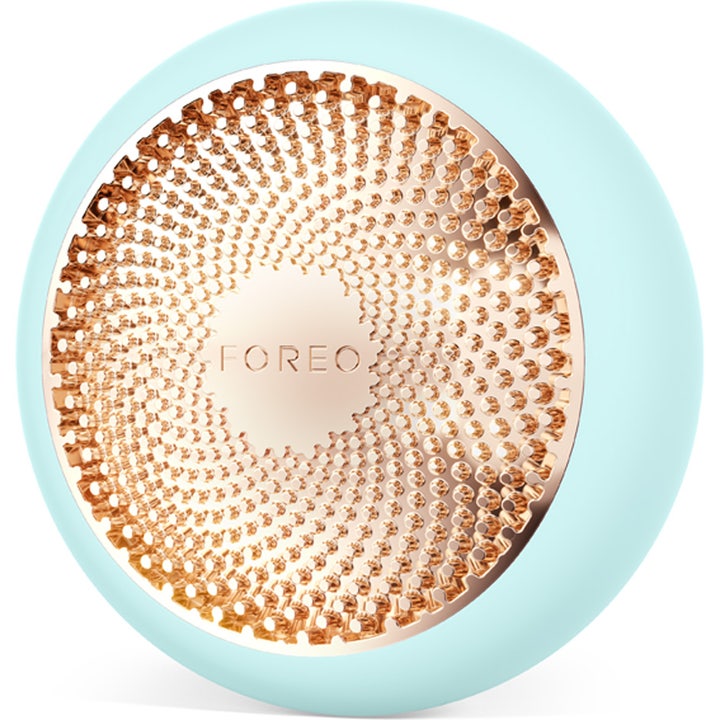 FOREO UFO 3 Mint 1 stk fugtgivende beauty tech-apparat i mintgrøn silikone med mønstret rosaguld metalplade