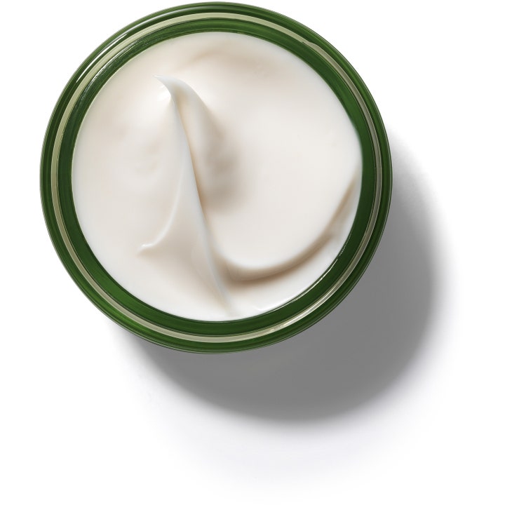 Origins A Perfect World White Tea 50 ml fugtgivende dagcreme viser en blød hvid tekstur i en åben grøn krukke