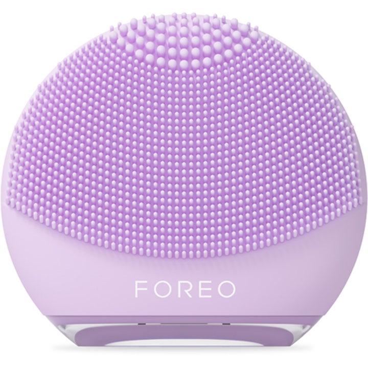 Foreo LUNA 4 Go Lavender ansigtsbørste giver en opstrammende massage og dybderens med bløde silikoneberøringspunkter.
