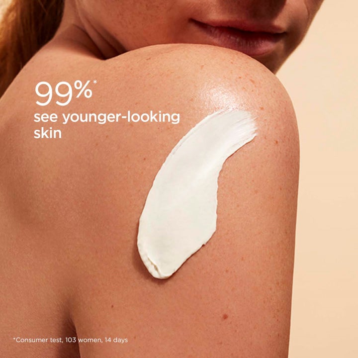 Clarins Youth-protecting Sunscreen SPF50+ 150 ml solcreme giver yngre hud vist med hvid creme og 99% see younger-looking skin.