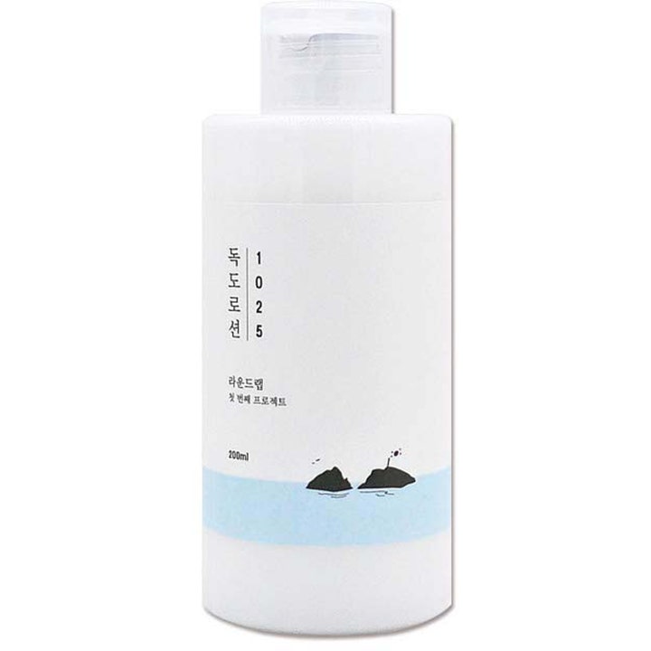 Round Lab 1025 Dokdo Lotion 200 ml fugtgivende ansigtslotion i hvid plastflaske med blå ø-illustration