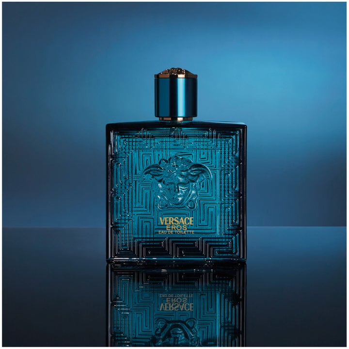 Versace Eros After Shave Balm 100 ml plejende aftershave i turkis glasflakon med præget Medusa-hoved.