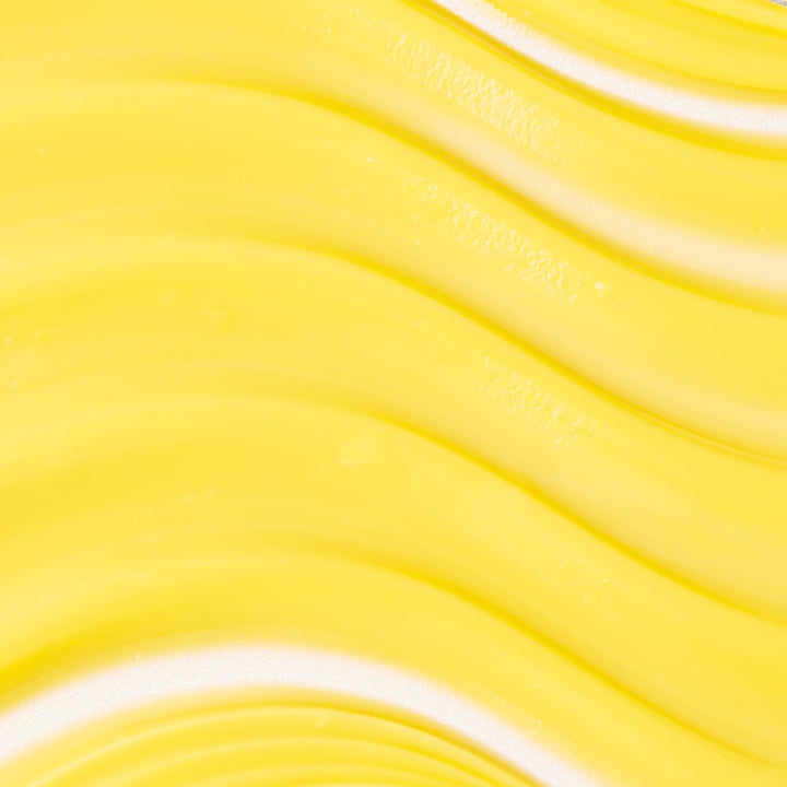 KORA Organics Turmeric Glow Moisturizer 50 ml refill ansigtscreme med en cremet gul tekstur i bølger