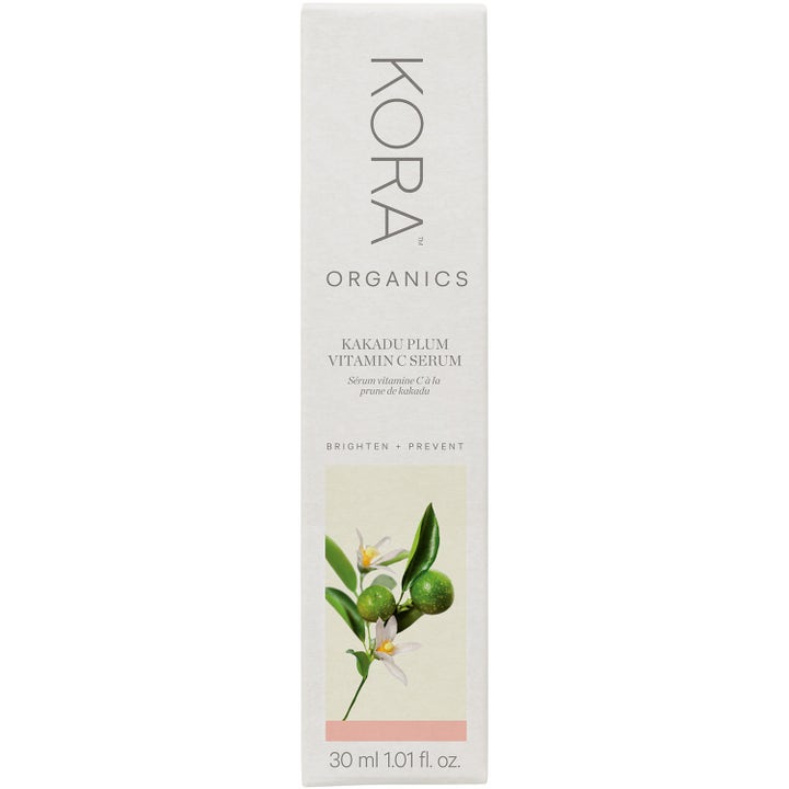 KORA Organics Kakadu Plum Vitamin C Serum 30 ml i hvid emballage med billede af kakadu blommer.