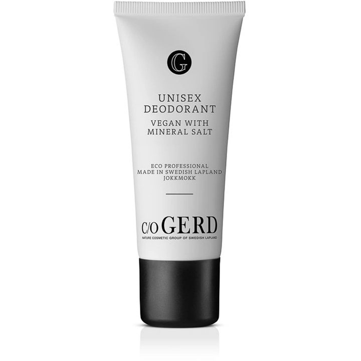 c/o Gerd Unisex Deodorant vegansk kropspleje med mineralsalt i en stilren hvid tube med sort skruelåg.