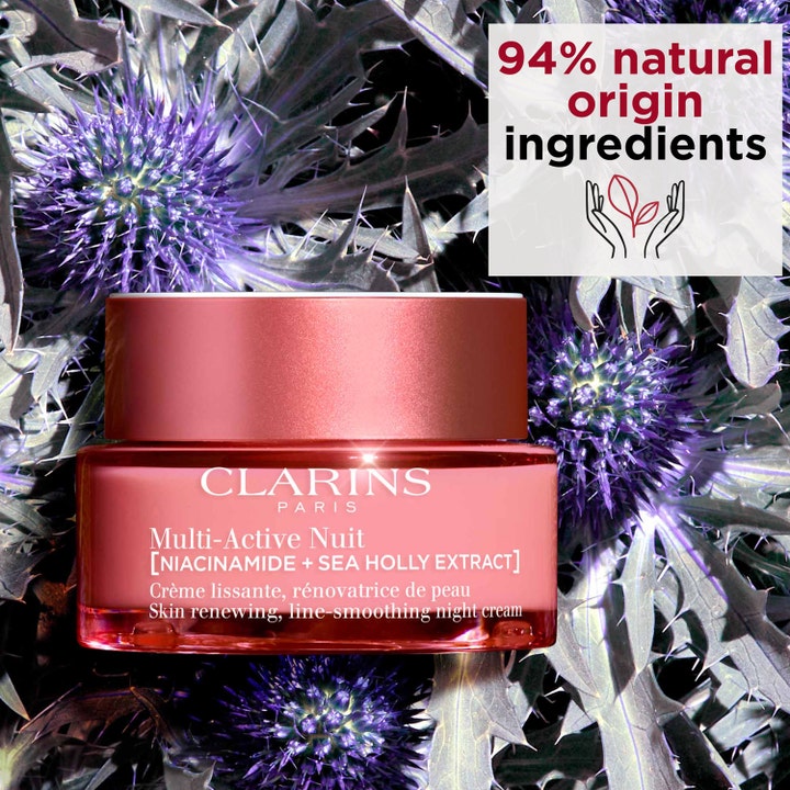 Clarins Multi-Active Nuit 50 ml glattende natcreme i rosa krukke med 94% naturlige ingredienser og lilla blomster