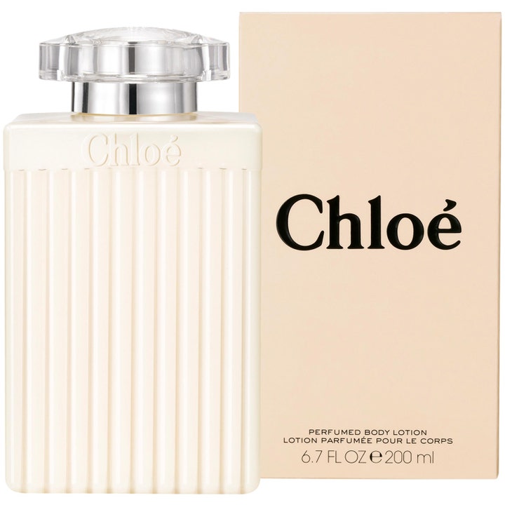 Chloé Chloé Body Lotion 200 ml fugtgivende bodylotion i riflet cremehvid flaske med sølvlåg og beige æske