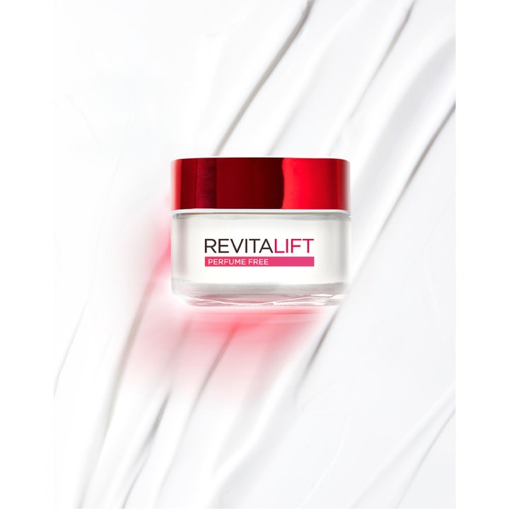 L'Oréal Paris Revitalift Hydrating Cream Perfume Free 50 ml fugtgivende dagcreme i glaskrukke med rødt låg.