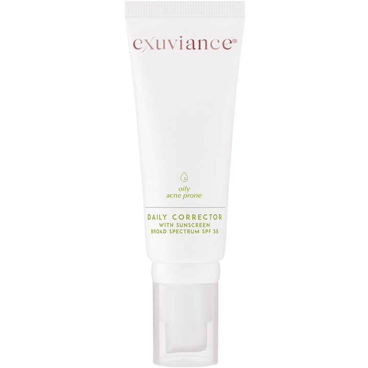 Exuviance Daily Corrector SPF 35 ansigtscreme mod urenheder i hvid tube med pumpe og gennemsigtigt låg