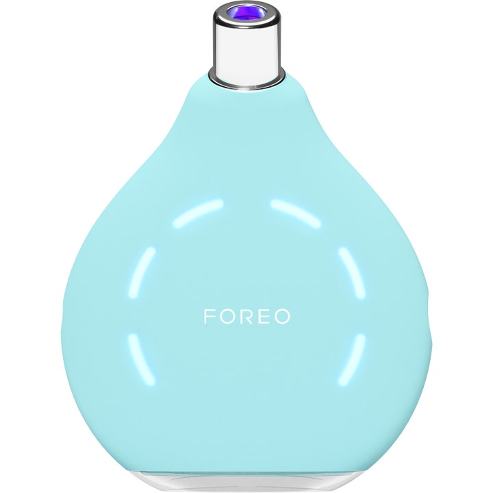 Foreo Espada 2 1 stk behandling mod urenheder i lyseblå silikone med blåt LED-lys og en sølvfarvet top.