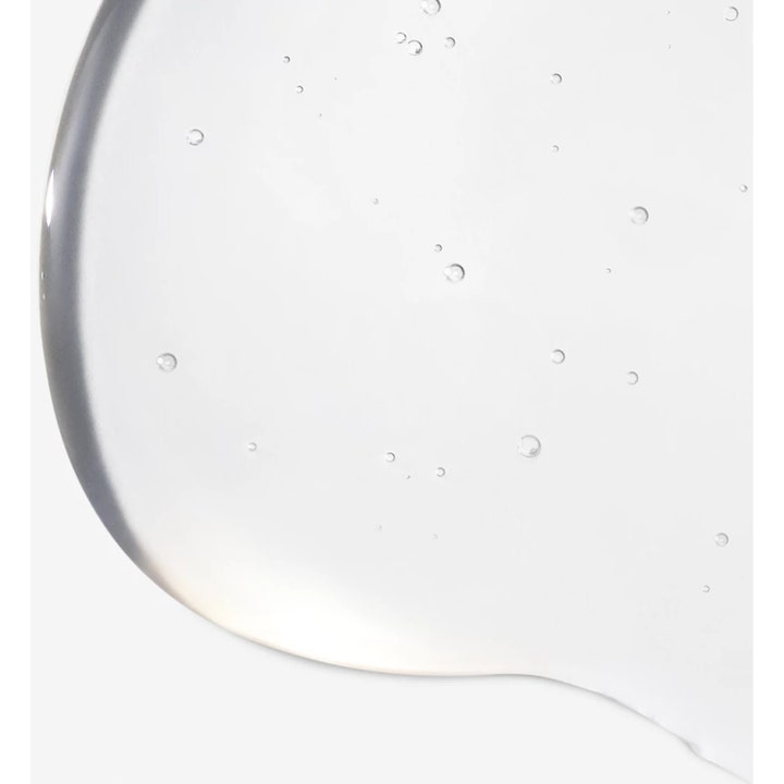 Dermalogica PreCleanse 150 ml renseolie fjerner makeup med en klar flydende tekstur med små luftbobler.