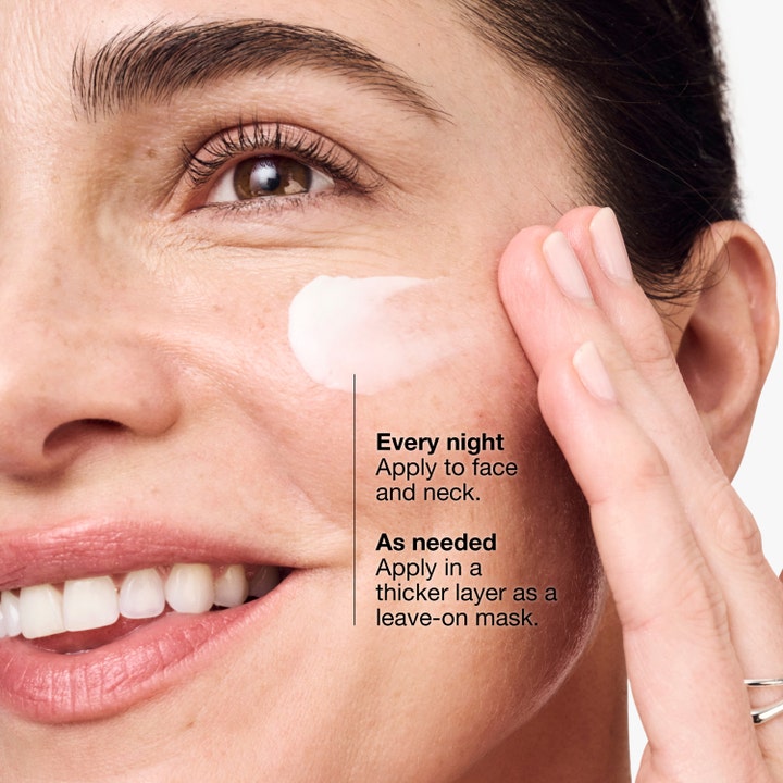 Clinique Smart Clinical Repair Overnight Recovery Cream and Mask 50 ml natcreme påføres huden som en lyserød creme.