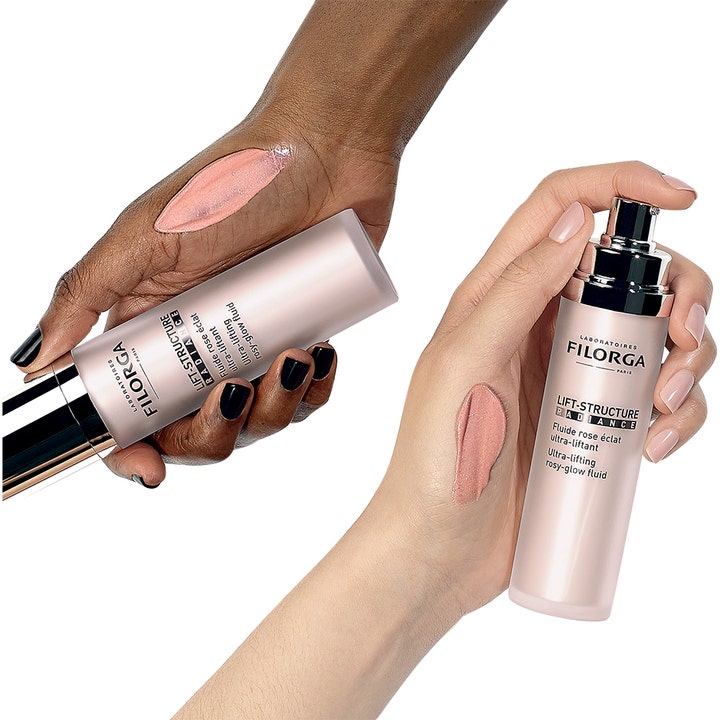 Filorga Lift-Structure Radiance 50 ml opstrammende ansigtscreme i pumpeflaske vist på to forskellige hudtoner