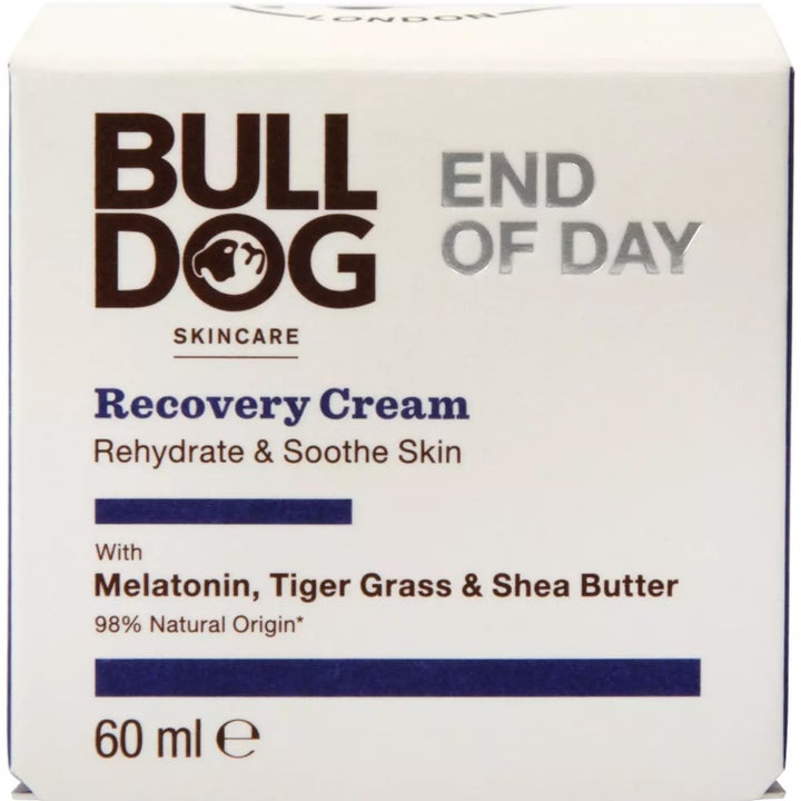 Bulldog End of Day Recovery Cream 60 ml beroligende ansigtscreme i hvid papæske med mørkeblå detaljer