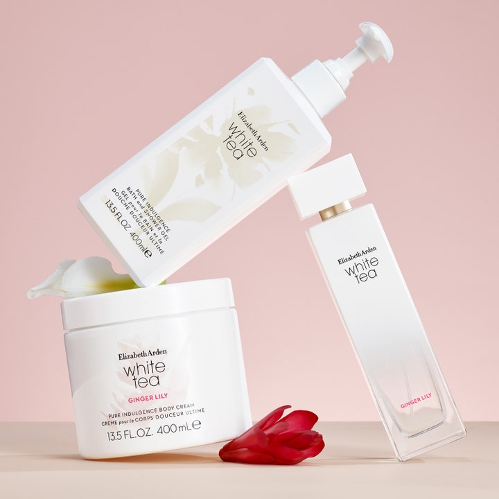 Elizabeth Arden White Tea Shower Gel 400 ml plejende showergel i hvid pumpeflaske vist sammen med matchende kropspleje