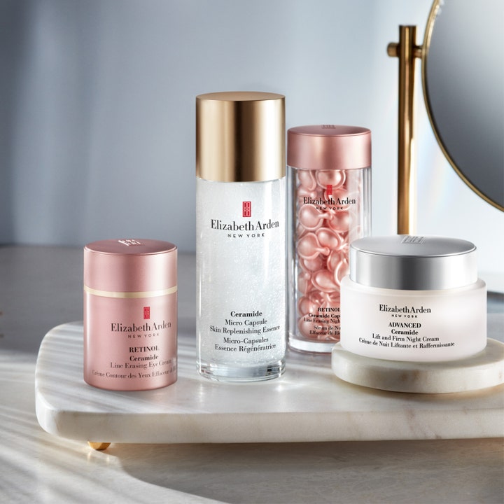 Elizabeth Arden Ceramide Retinol Eye Treatment 15 ml øjencreme i pink krukke på en elegant marmorbakke