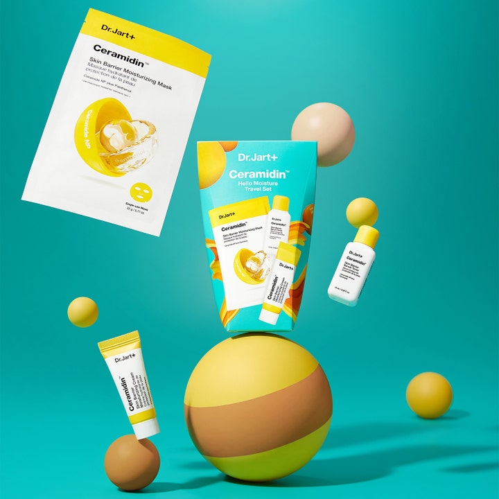 Dr.Jart+ Ceramidin Hello Moisture Travel Set 22 ml fugtgivende hudpleje med produkter på dekorative gule kugler