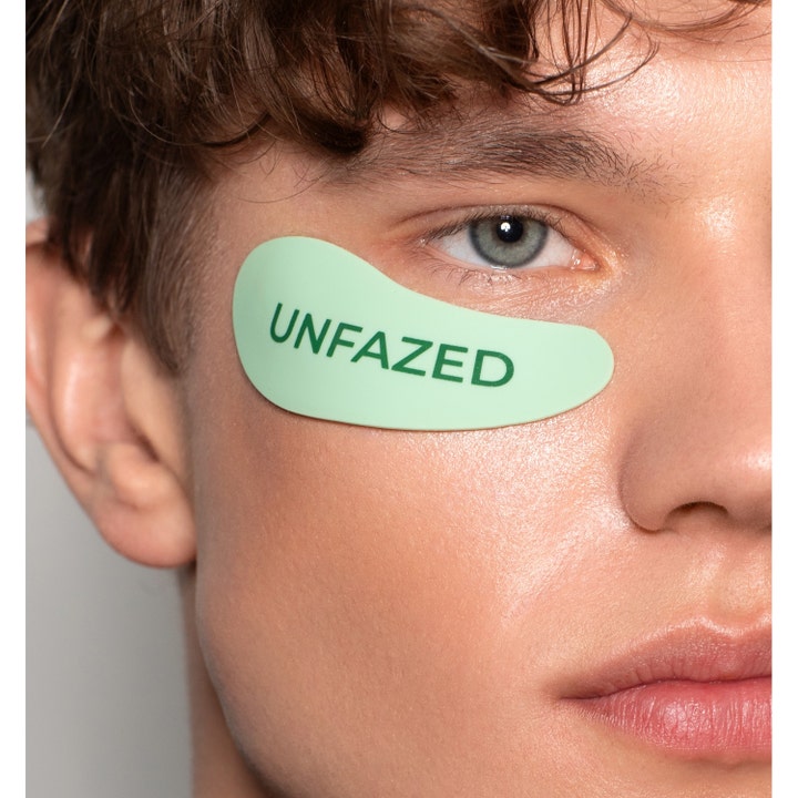 Blik Reusable Eye Masks Green 1 stk genanvendelige eye patches mod trætte øjne lysegrøn maske med teksten UNFAZED