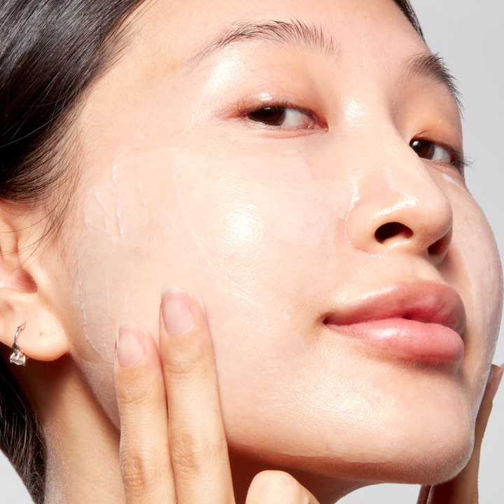 Mario Badescu Seaweed Night Cream 29 ml fugtgivende natcreme påføres huden for at skabe en sund glød.