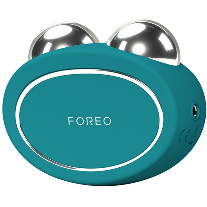 FOREO BEAR 2 Evergreen 1 stk. hudstrammende microcurrent-enhed i mørkegrønt design med to blanke sølvkugler