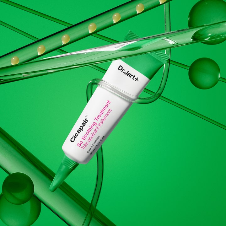 Dr.Jart+ Cicapair So Soothing Treatment 30 ml beroligende spot treatment i hvid og grøn tube med små gule dråber