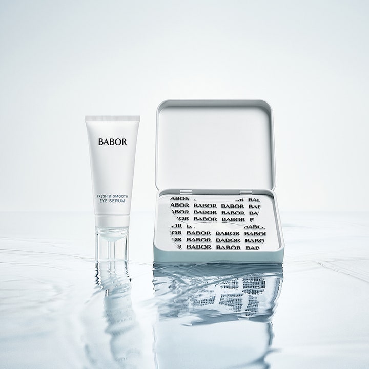 Babor Instant Fresh & Smooth Eye Serum 30 ml og patches i hvid æske giver en udglattende effekt.