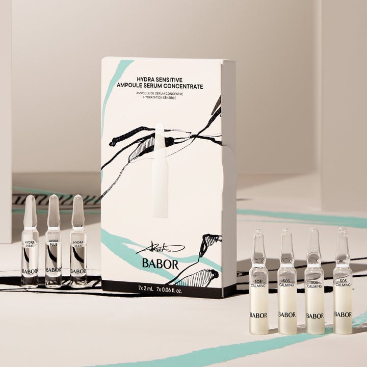 Babor Hydra Sensitive 14 ml serum i glasampuller mærket Hydra Plus og SOS Calming ved hvid æske.