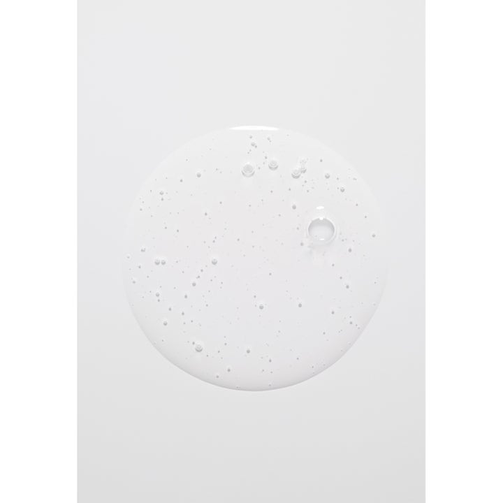 Jorgobé Micellar Cleansing Water 150 ml fugtgivende ansigtsrens i en klar flydende tekstur med luftbobler.