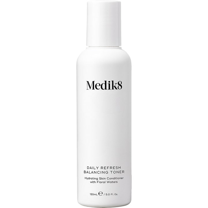 Medik8 Daily Refresh Balancing Toner 150 ml beroligende ansigtstoner i en enkel hvid flaske med hvidt låg.