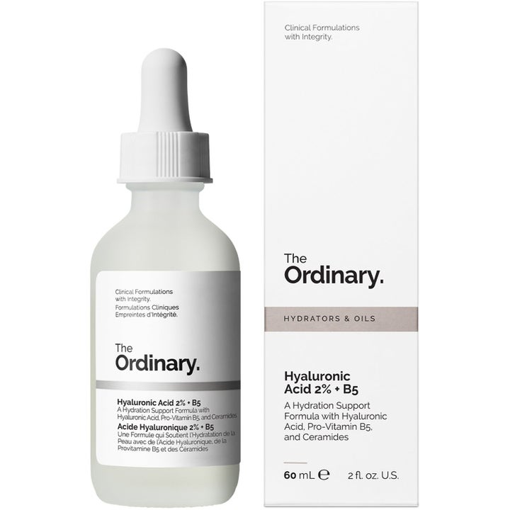 The Ordinary Hyaluronic Acid 2% + B5 60 ml fugtgivende serum i frostet glasflaske med hvid pipette