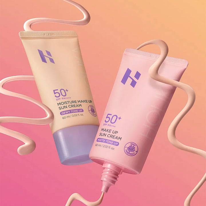 Holika Holika Make Up Sun Cream SPF50+ Matte Tone Up 60 ml mat solcreme i lyserød tube med cremede tekstursvirvler.