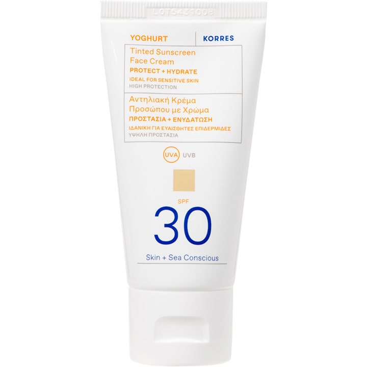Korres Yoghurt Tinted Sunscreen Face Cream SPF 30 fugtgivende ansigtssolcreme i hvid tube med beige farveindikator.