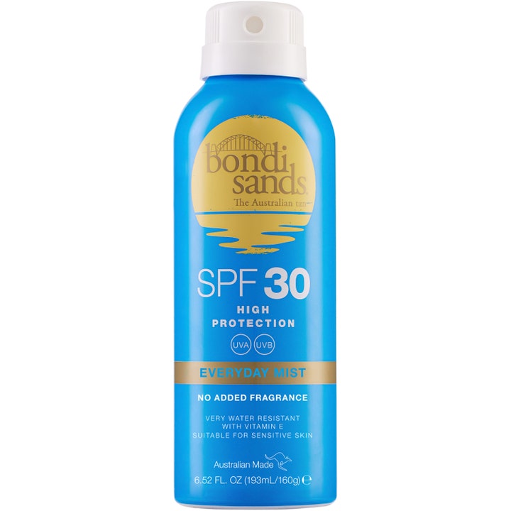Bondi Sands Everyday Mist 193ml SPF 30 solbeskyttelse der beskytter huden i en blå sprayflaske med hvidt låg.