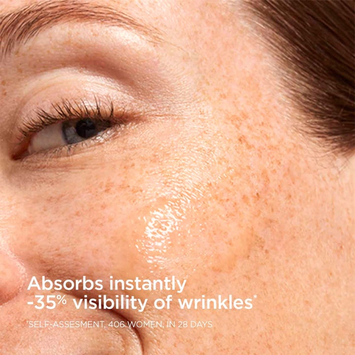 Clarins Double Serum Light Texture 50 ml anti-age serum på hud med tekst om 35 % mindre synlige rynker