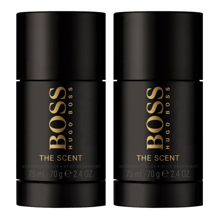 Hugo Boss The Scent 75 ml deodorant stick beskytter mod lugt i to sorte beholdere med elegant guldskrift