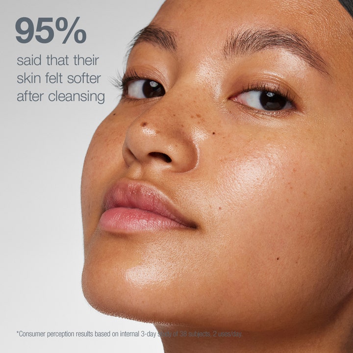 Dermalogica Magnetic Afterglow Cleanser 150 ml ansigtsrens giver blødere hud på person med glød og tekst om 95 % resultat
