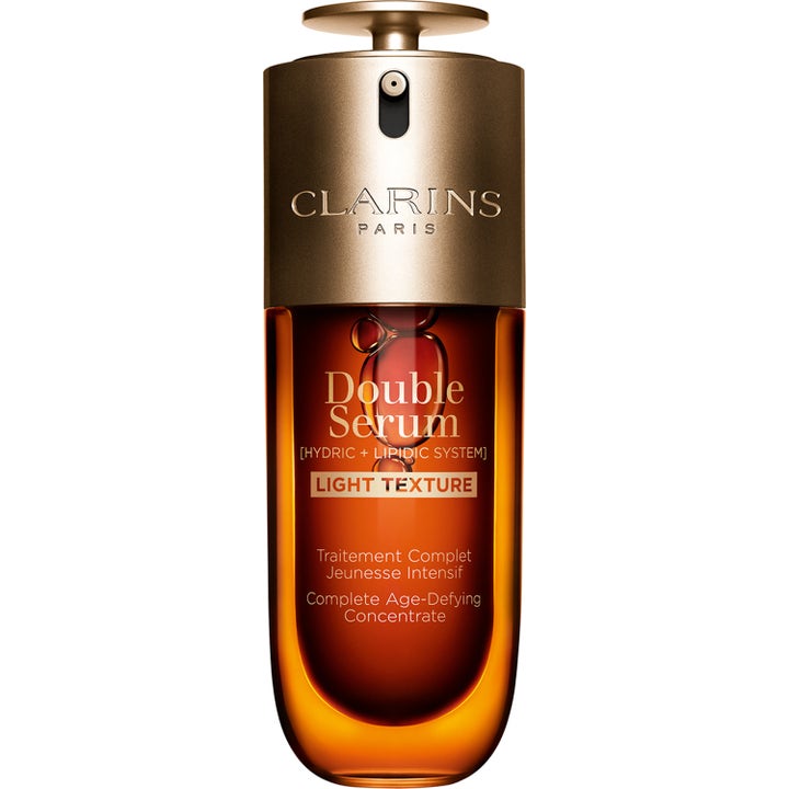 Clarins Double Serum Light Texture anti-age serum i en ravfarvet gennemsigtig flakon med bronzefarvet pumpe.