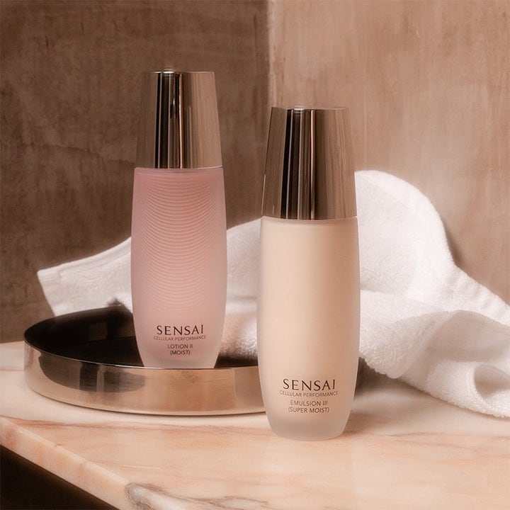 Sensai Deep Hydration 225 ml hudplejesæt med fugtgivende lotion og emulsion i elegante glasflasker