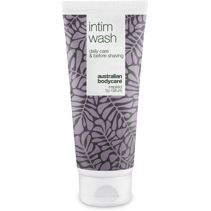 Australian Bodycare Intim Wash til daglig pleje mod rødme i hvid tube med dekorativt lilla bladmønster