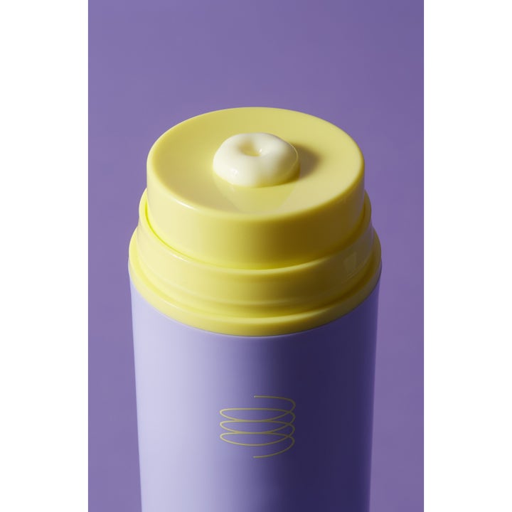 By Wishtrend Vitamin A-mazing Bakuchiol Body Lotion 150 g med cremet konsistens på en gul pumpe top