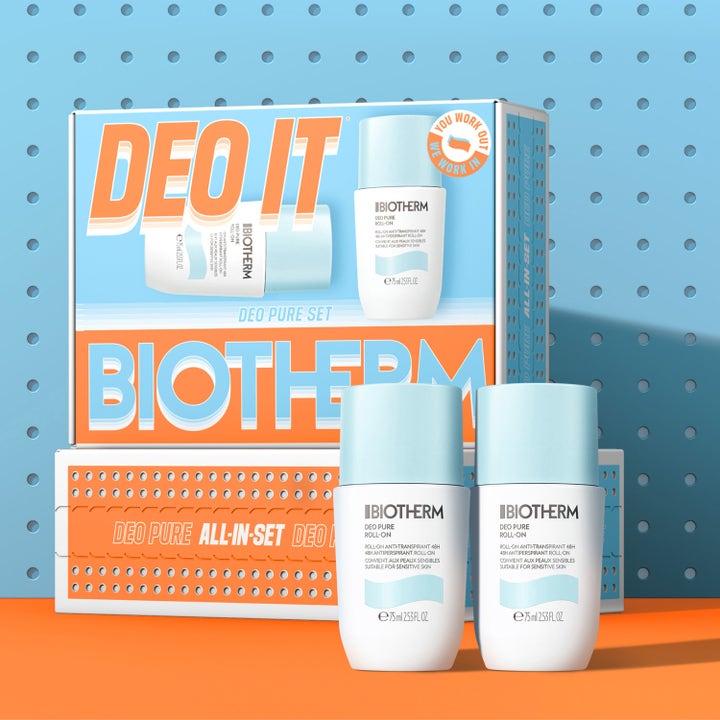 Biotherm Duo Deo Pure Set 150 ml roll on deodorant i hvide beholdere med lyseblå låg foran en matchende gaveæske