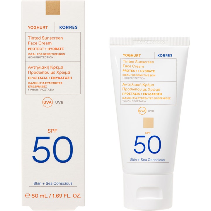 Korres Yoghurt Tinted Sunscreen Face Cream 50 ml fugtgivende solcreme i hvid tube og æske med blåt SPF 50 logo