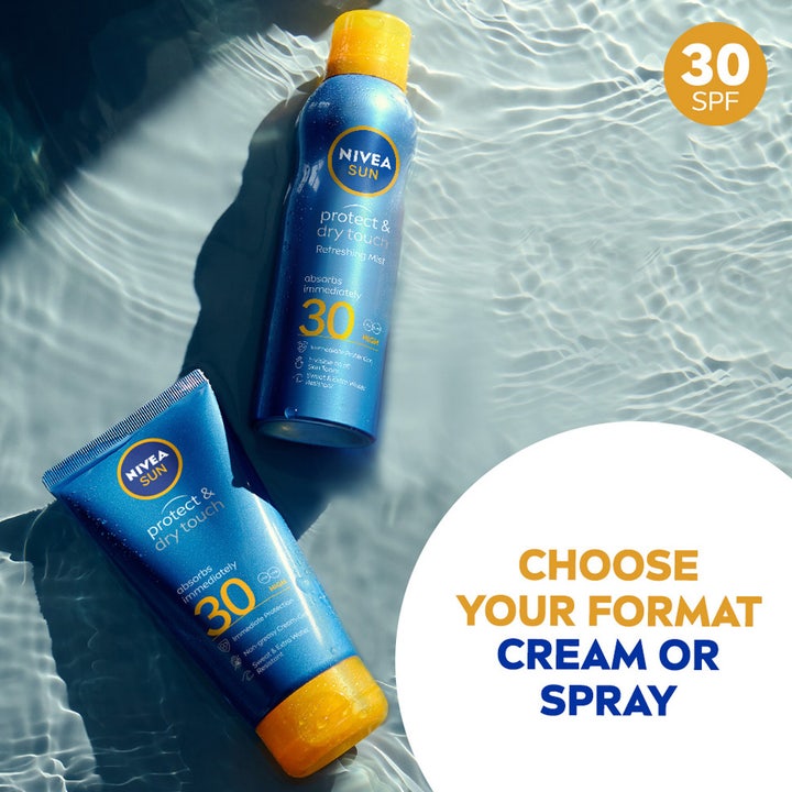 NIVEA Sun Protect & Dry Touch 200 ml solbeskyttelse i tube og spray i klart vand der giver tør finish