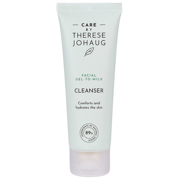Care by Therese Johaug Facial Gel-To-Milk Cleanser 100 ml fugtgivende ansigtsrens i en lysegrøn tube med hvidt låg.