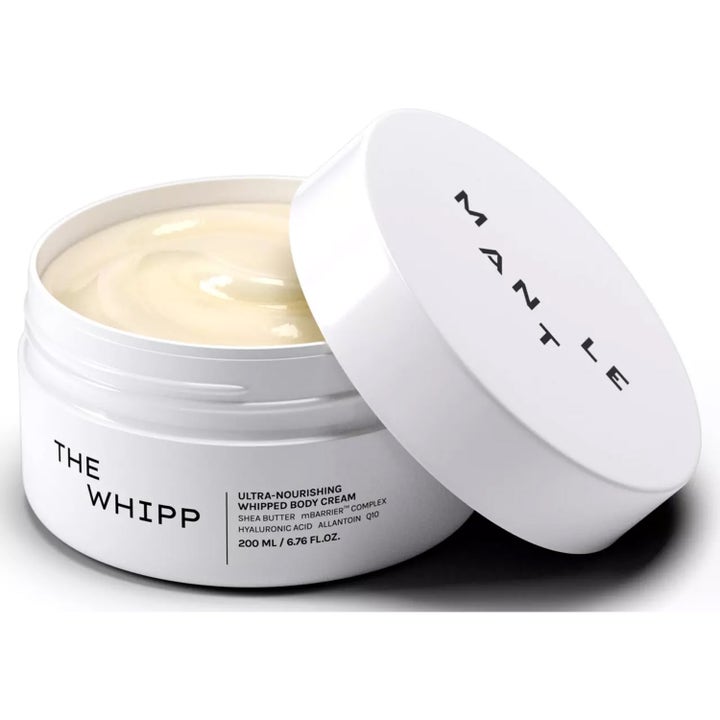 MANTLE The Whipp 200 ml nærende bodylotion i hvid krukke viser den cremede og piskede formel med shea butter