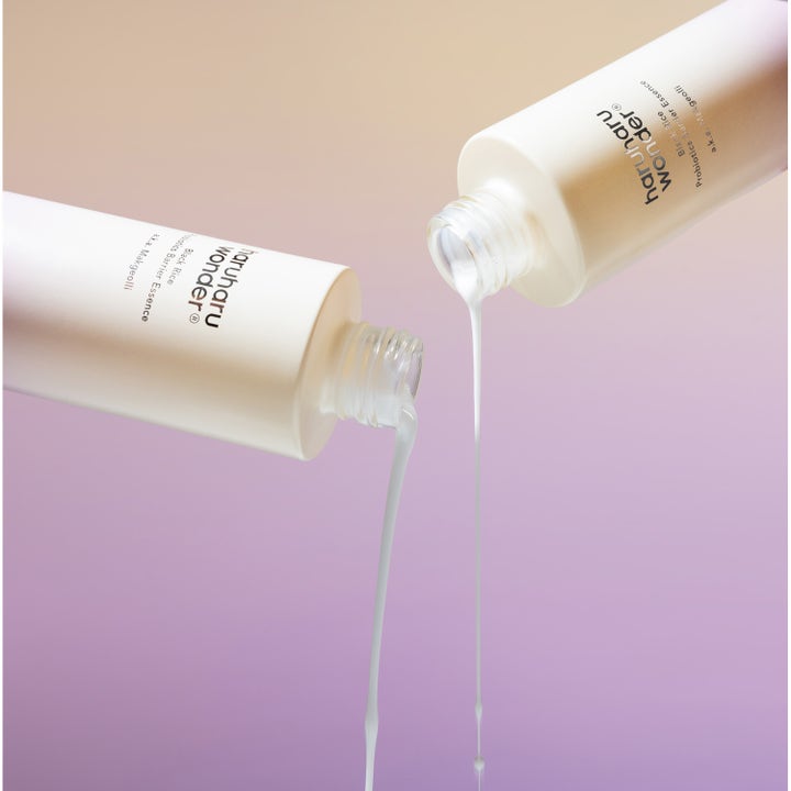 haruharu wonder Black Rice Probiotics Barrier Essence 120 ml styrkende essence med mælkehvid tekstur fra hvide flasker