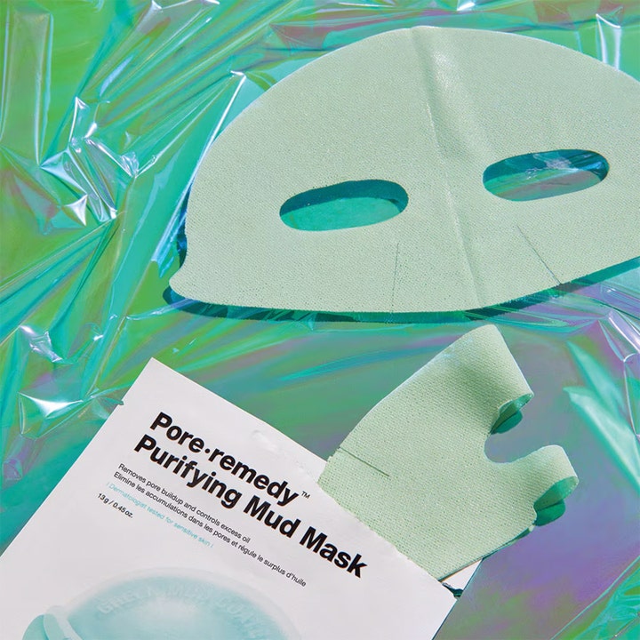 Dr.Jart+ Dermask Pore-remedy Purifying Mud Mask 13 g udrensende lermaske i to dele på iriserende grøn baggrund.