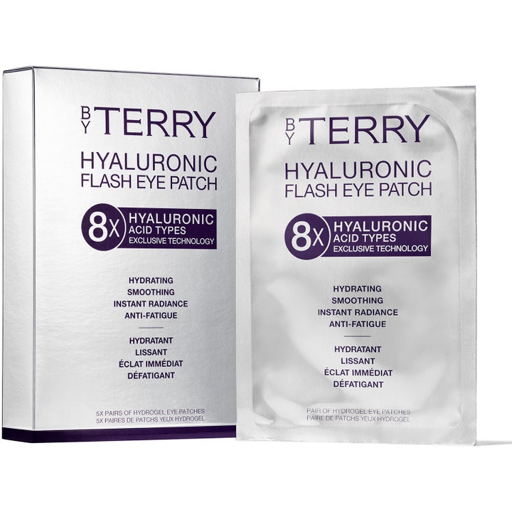 By Terry Hyaluronic Flash Eye Patch 5 par fugtgivende hydrogel patches i metallisk sølvemballage med lilla detaljer.