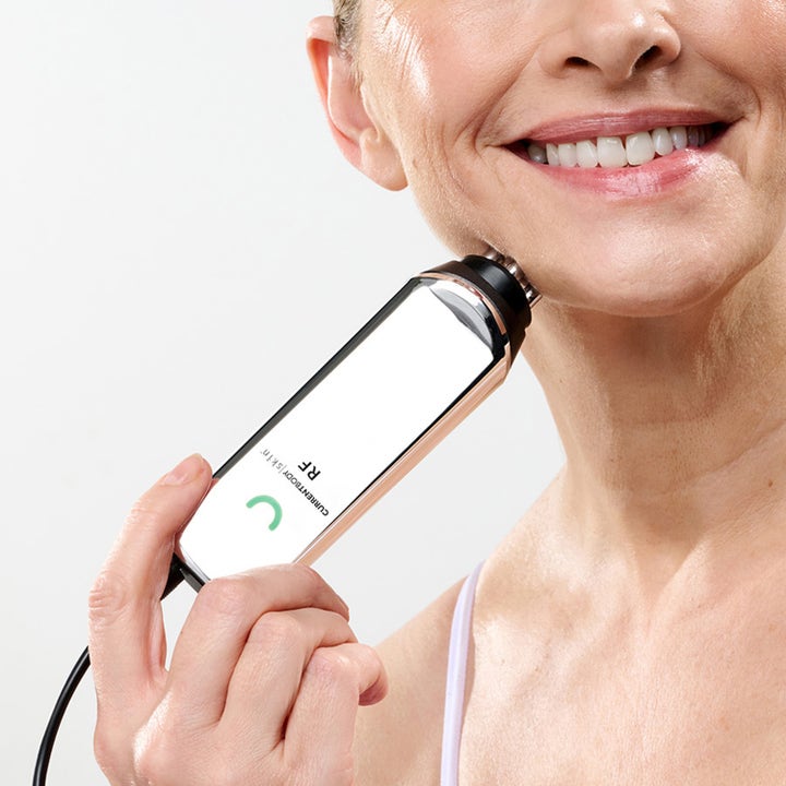 Currentbody Skin RF Radio Frequency Skin Tightening Device opstrammende radiofrekvens apparat anvendt på kæbelinjen