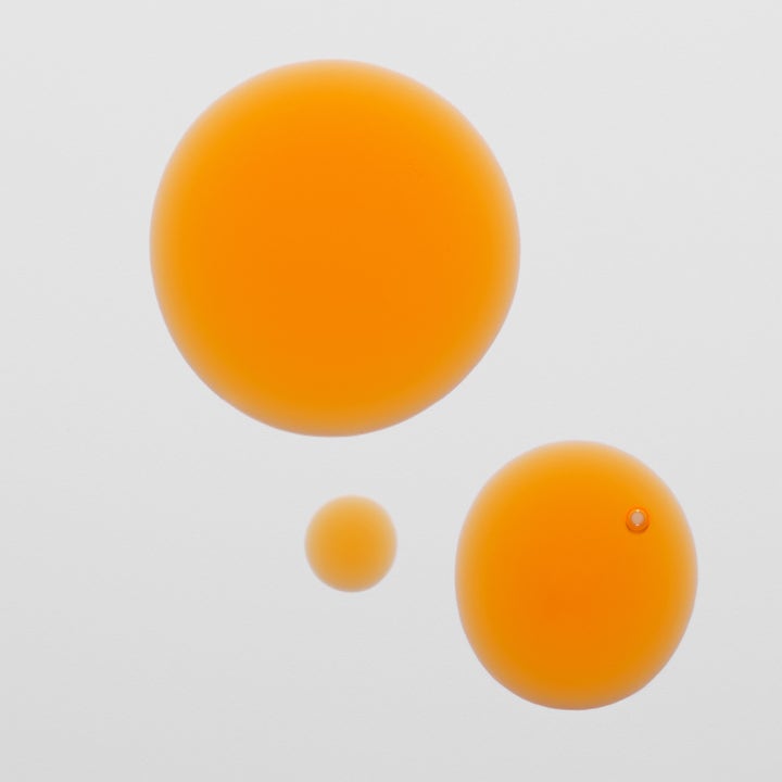 Jorgobé Bakuchiol Anti-Ageing Oil 30 ml opstrammende ansigtsolie med tre klare orange dråber på hvid baggrund